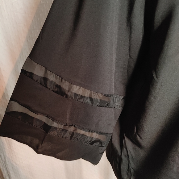 Mesh panel bell sleeve blouse size L/XL - Picture 4 of 10